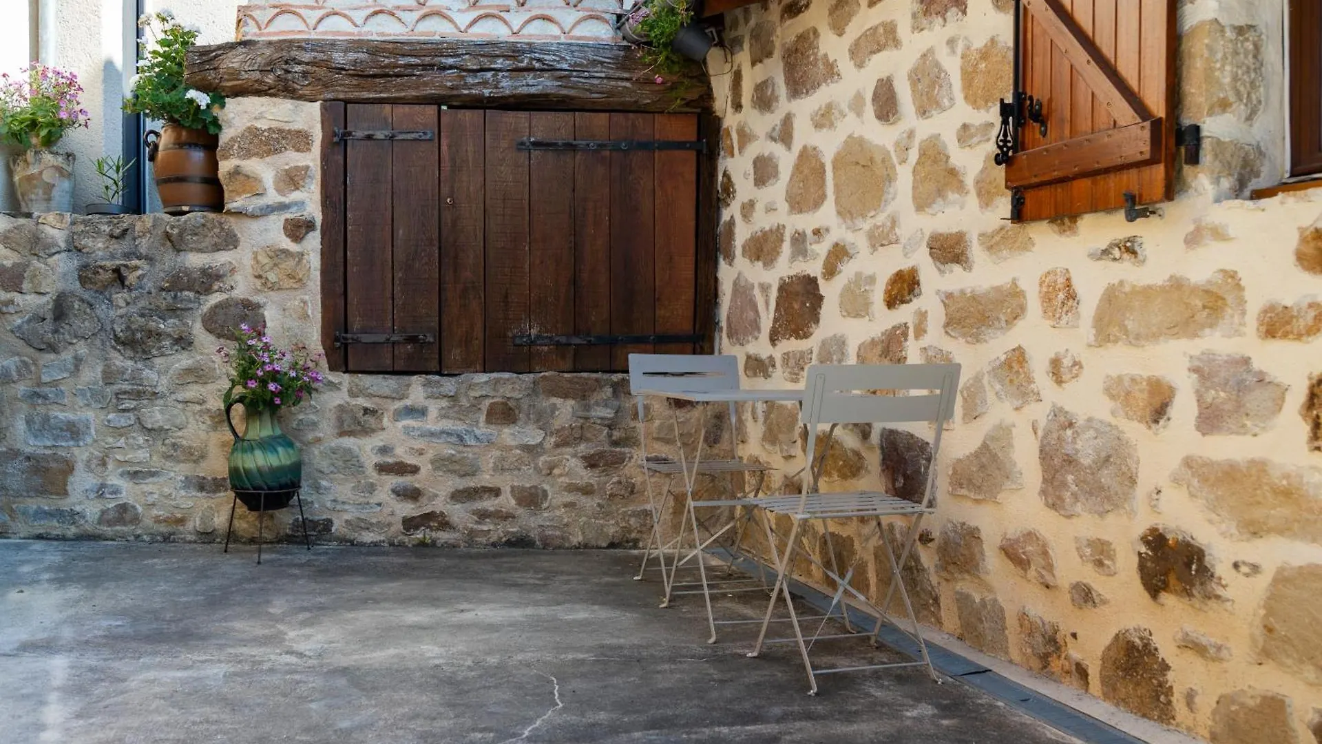 Alojamento de Acomodação e Pequeno-almoço Oustal De La Frayssiere Acomodação com café da manhã Felzins