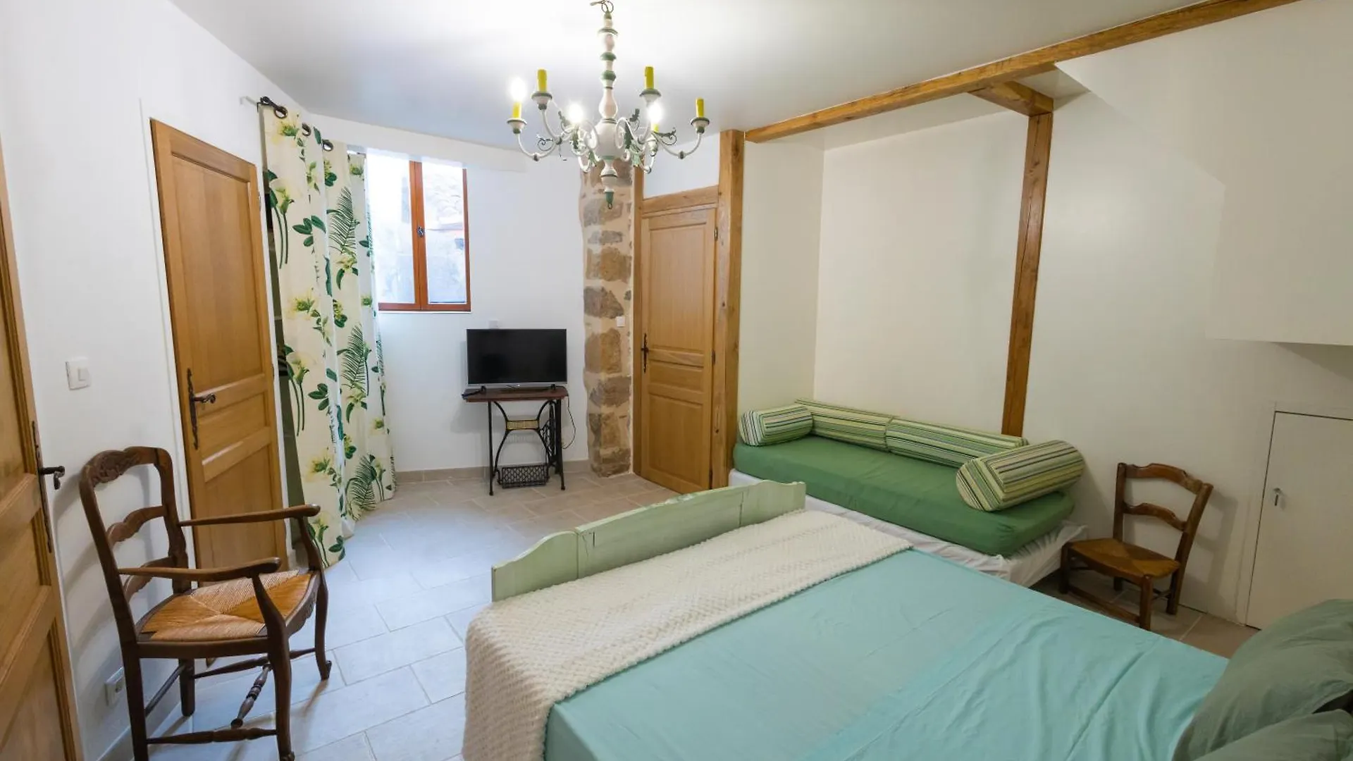 Oustal De La Frayssiere Acomodação com café da manhã Felzins 0*,  França